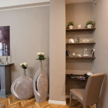 Grandapartments Via Merliani Apartment *